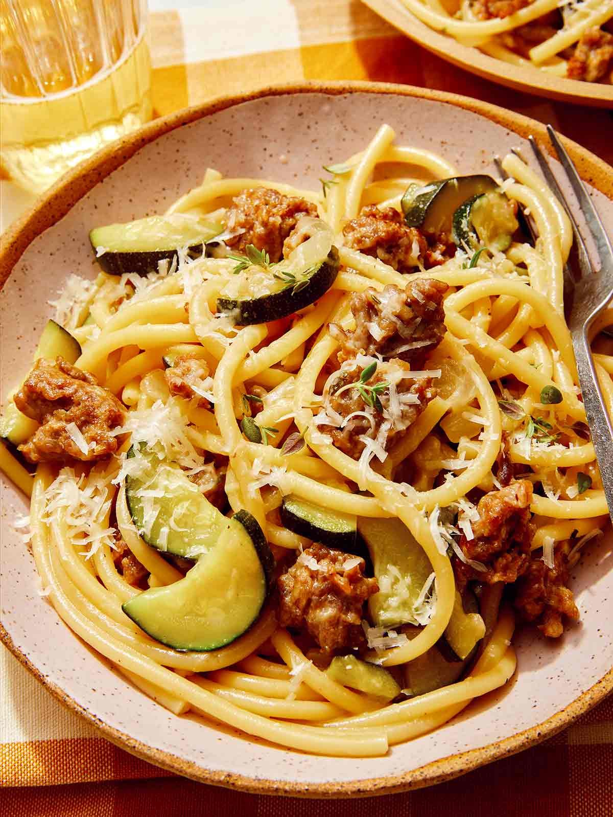 Close up on a bowl of one pot pasta.