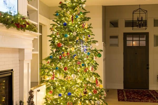 A living room with a Christmas tree