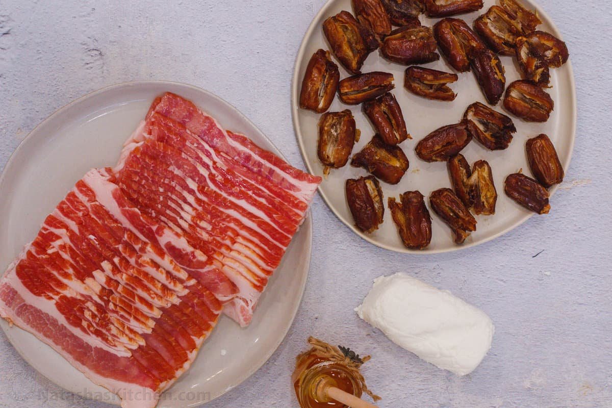 Just 4 ingredients are needed for stuffed dates! Ingredients for stuffed dates.