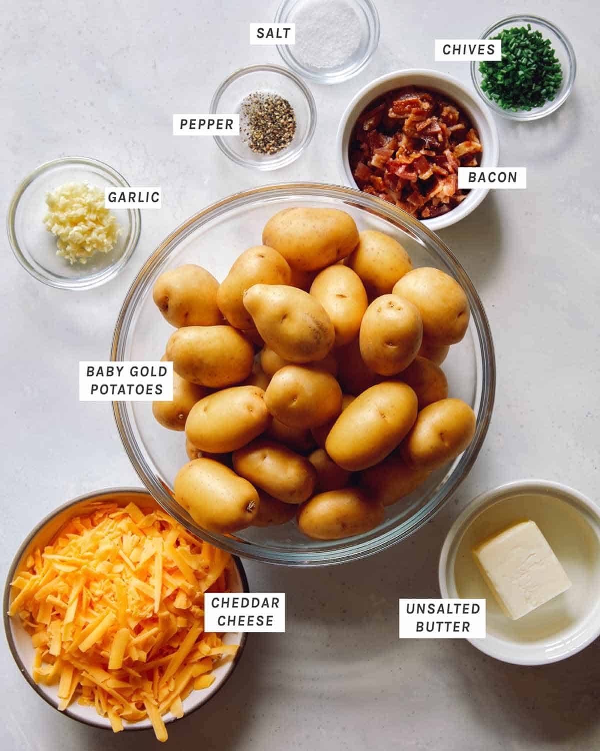 Ingredients to prepare smashed potatoes recipe.