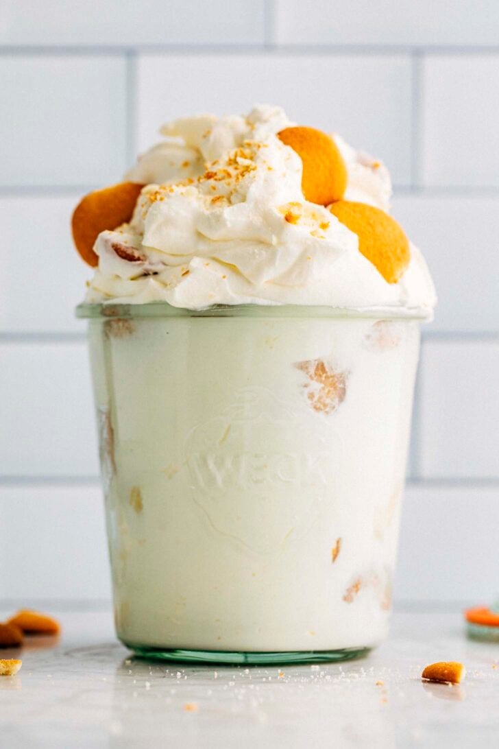 photo of a heaping small batch banana pudding in a pint jar