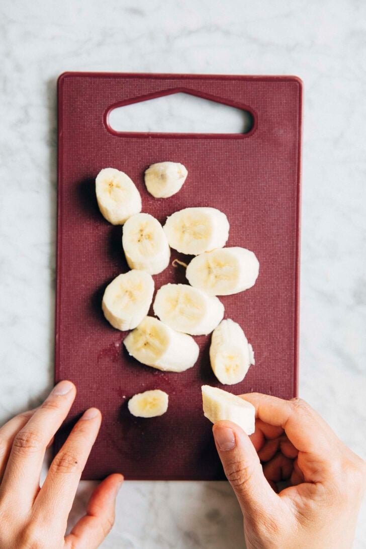 Photo showing the coin shape and thickness of the banana slices for the pudding