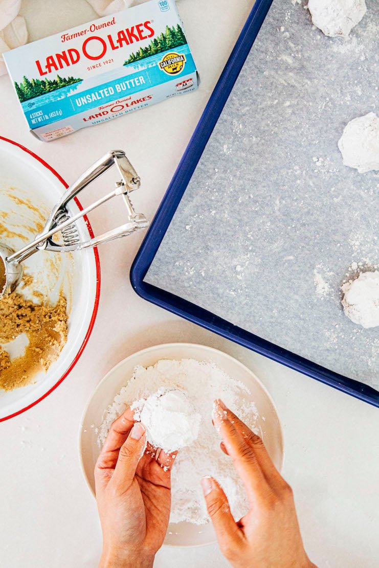 making brown butter chai crinkle cookies