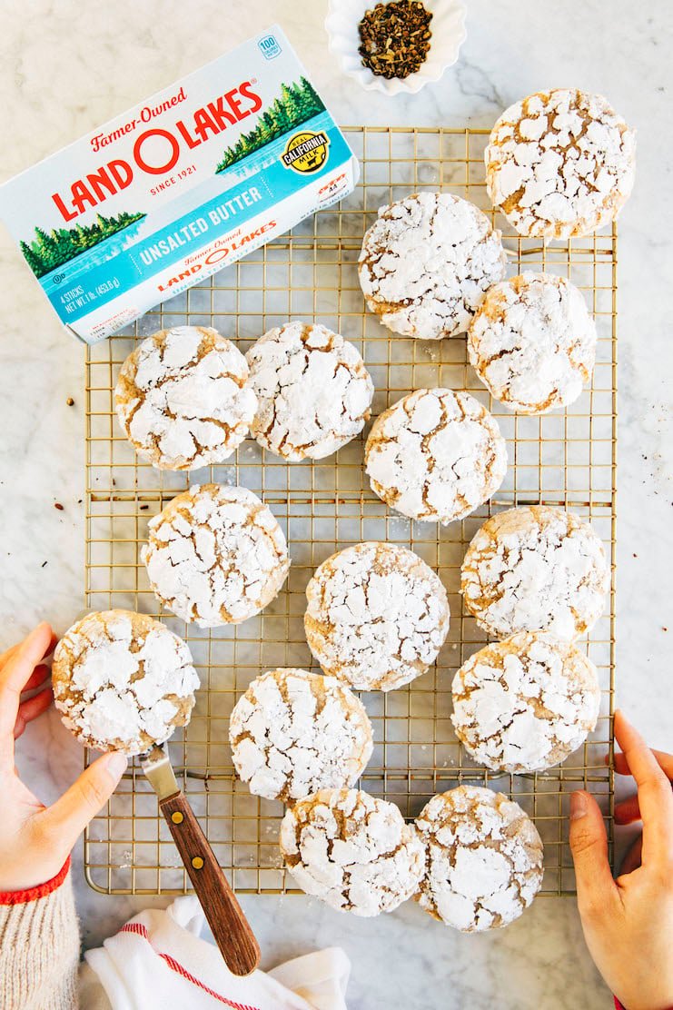 brown butter chai crinkle cookies