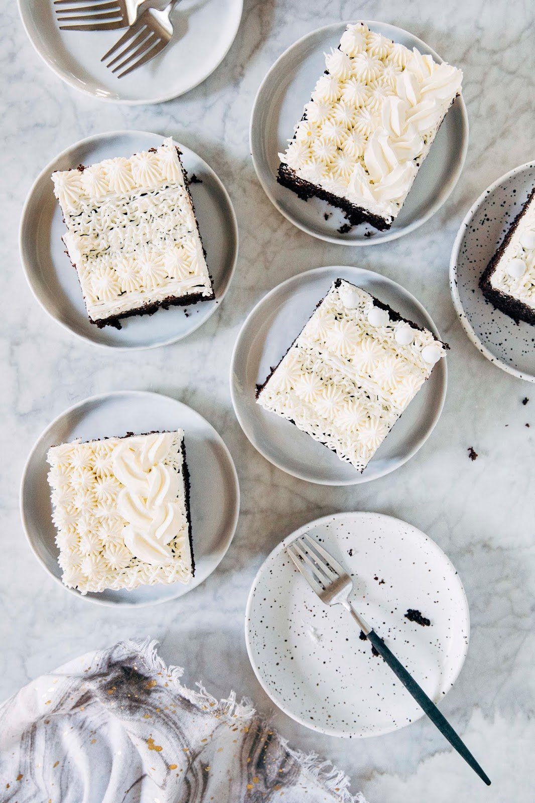 holiday sweater cake