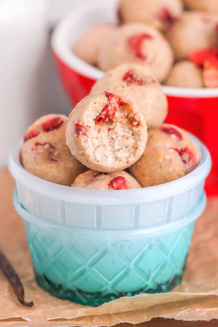 Healthy Strawberry Shortcake Energy Bites (refined sugar free, gluten free) - Desserts with Benefits