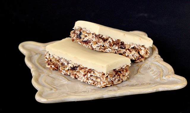 These no bake, and gluten free Healthy Figgy Oatmeal Bars with Vanilla Fondant are sweet enough to be dessert, but healthy enough to be breakfast!