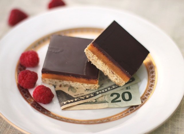 These delicious Healthy Millionaire's Shortbread Bars have a gluten free shortbread base, refined sugar free caramel filling, and dark chocolate topping! You'll feel like royalty with every bite!