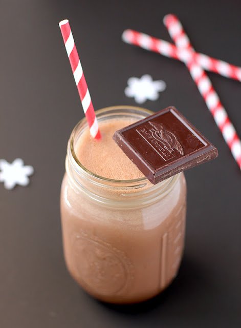 This Healthy Chocolate Muscle Milk is a much better option than the storebought kinds, plus it's all natural, sugar free, high fiber, and low carb!