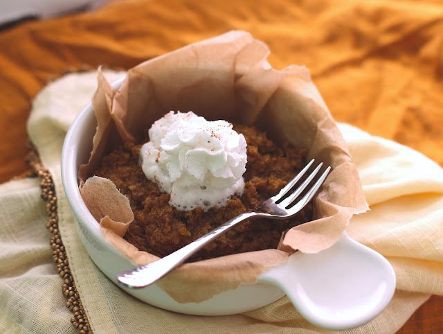 Looking for a tasty dessert for breakfast? Try this healthy Single-Serving Pumpkin Quinoa Flake Microwave Muffin! It's sugar free, gluten free, and vegan!
