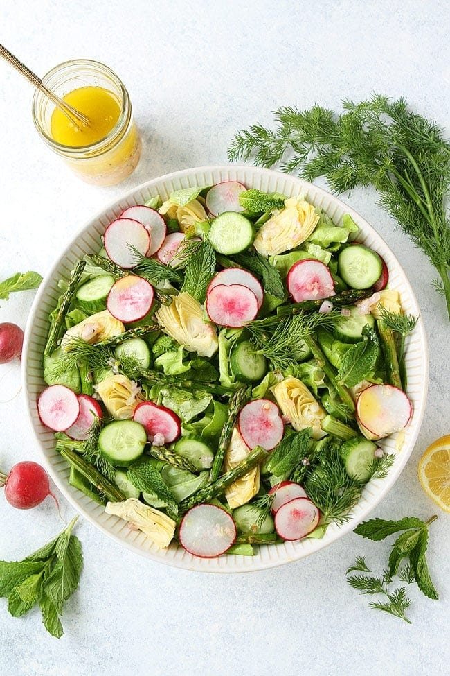 You will love this healthy and fresh spring salad! #spring #salad #vegan #glutenfree #vegetarian #sidedish #healthyrecipe #healthyeating Spring Salad