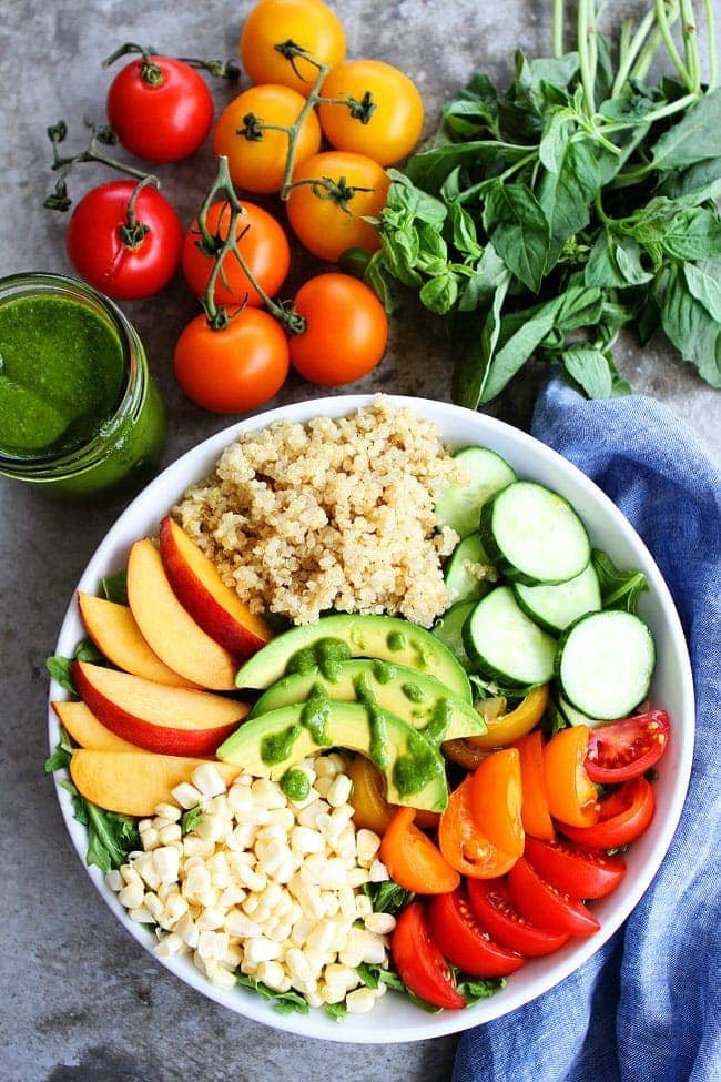 Summer Quinoa Bowl Recipe on twopeasandtheirpod.com This simple and healthy quinoa bowl is filled with all of your favorite summer ingredients! It is great for lunch or dinner! Summer Quinoa Bowl Recipe