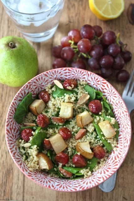 spinach-quinoa-salad-with-roasted-grapes