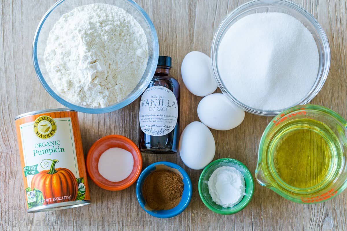 Ingredients for pumpkin loaf Ingredients for Pumpkin bread recipe with pumpkin puree, eggs, cinnamon, flour, sugar, oil and vanilla