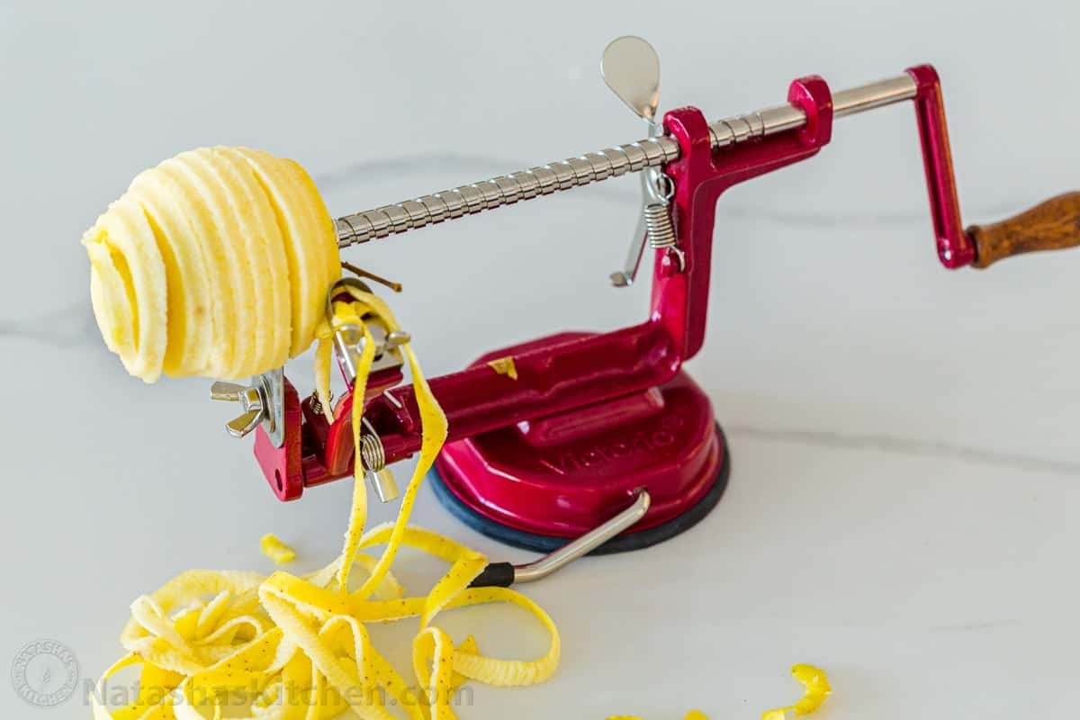 How to use peel apples with an apple peeler Apple Peeler peeling an apple for the fastest way to peel an apple