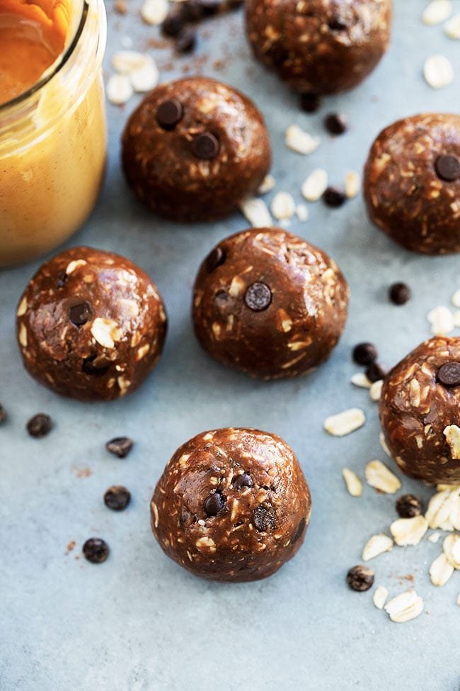 Chocolate Peanut Butter Energy Balls Are The Perfect Healthy No-Bake Snack Or Treat! The Chocolate Peanut Butter Combo Is Amazing And They Only Take 10 Minutes To Make! #energyballs #energybites #snack #healthyrecipe #easyrecipe #nobake #glutenfree #vegetarian #proteinbites #chocolate #peanutbutter #healthysnack Healthy Chocolate Peanut Butter Energy Balls
