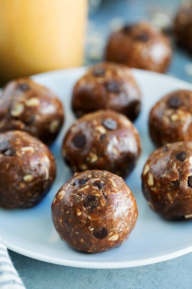 Chocolate Peanut Butter Energy Balls Are The Perfect Healthy No-Bake Snack Or Treat! The Chocolate Peanut Butter Combo Is Amazing And They Only Take 10 Minutes To Make! #energyballs #energybites #snack #healthyrecipe #easyrecipe #nobake #glutenfree #vegetarian #proteinbites #chocolate #peanutbutter #healthysnack No Bake Chocolate Peanut Butter Energy Balls