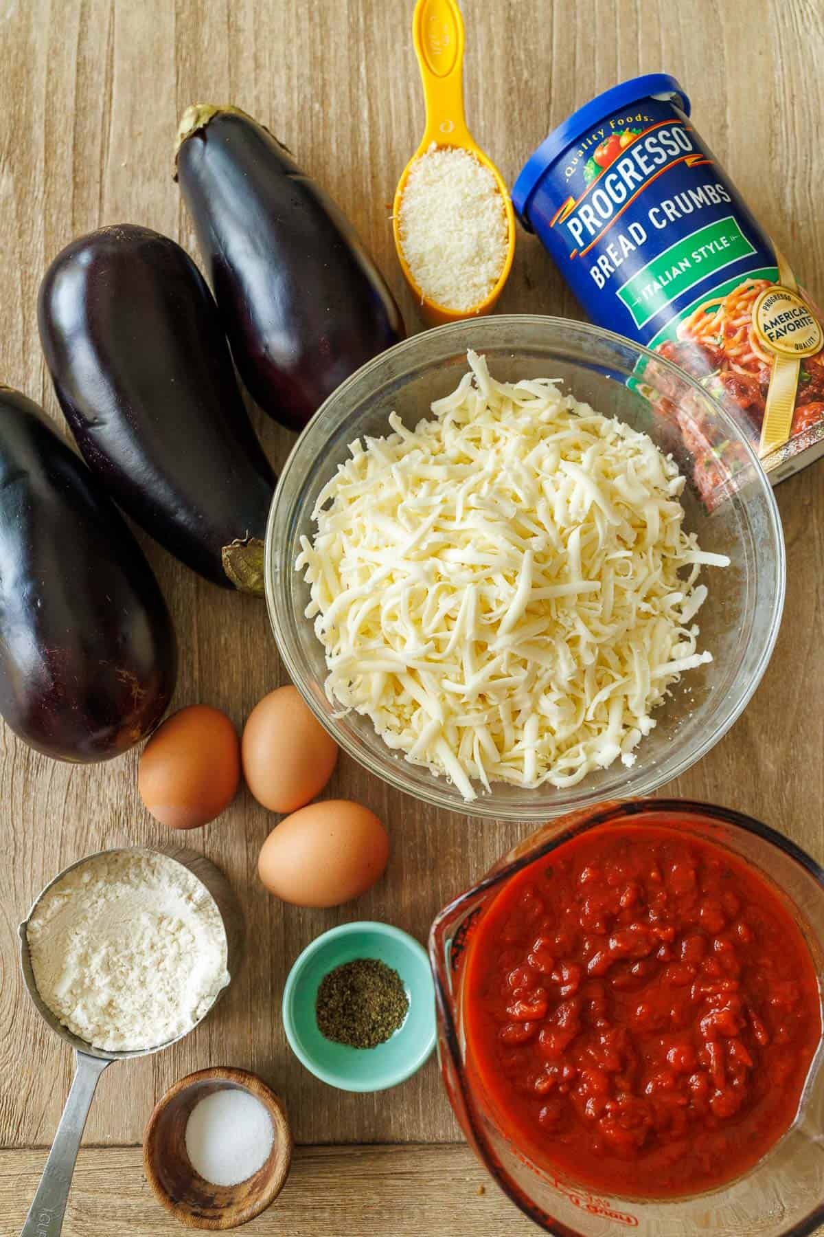 Ingredients for eggplant parmesan: eggplant, marinara sauce, flour, eggs, salt, pepper, mozzarella cheese, breadcrumbs, parmesan cheese Ingredients for eggplant paermesan: eggplant, mozzarella, marinara sauce, parmesan cheese, eggs, flour, bread crumbs, salt, pepper, basil