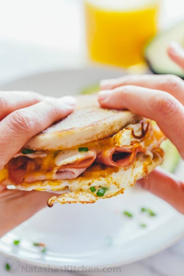 This breakfast sandwich is cheesy, juicy, easy and so delicious! All you need is 5 minutes and 5 ingredients. A one-pan breakfast sandwich recipe with video | natashaskitchen.com