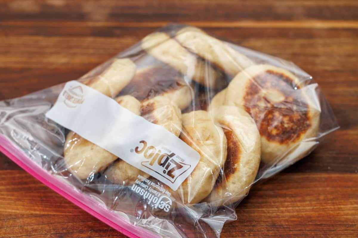 How to store fresh breakfast bread in the fridge or freezer