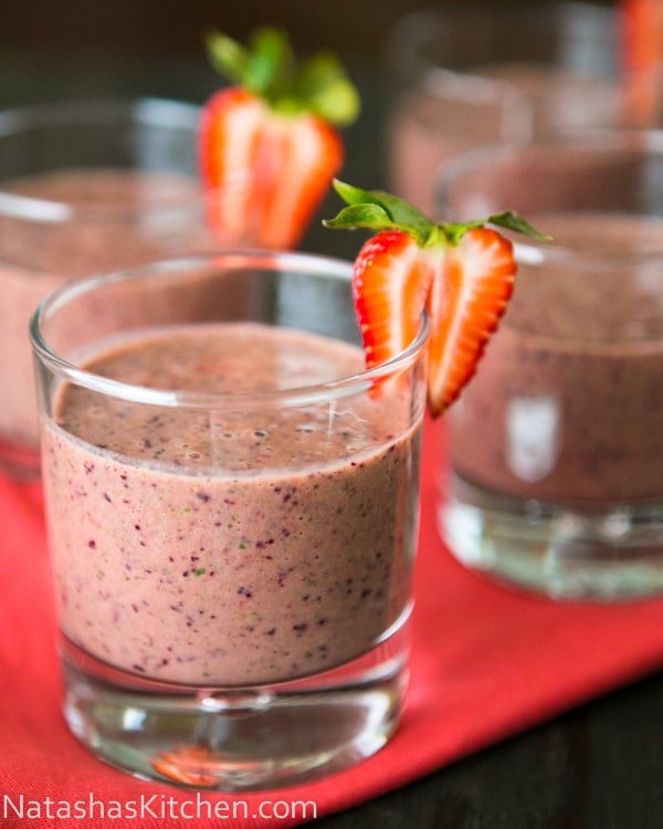 Strawberry spinach smoothie in a glass