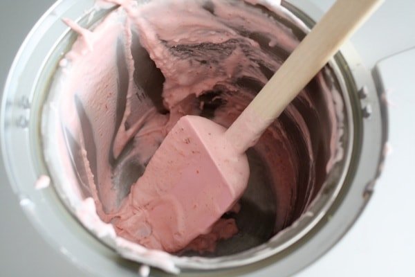 strawberry-ice-cream1 strawberry sour cream ice cream