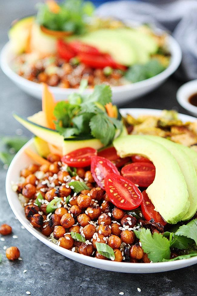 Korean BBQ Chickpea Bowls make a great healthy lunch or dinner! #glutenfree #vegan #healthyrecipe #healthy #cleaneats Korean BBQ Chickpea Bowls