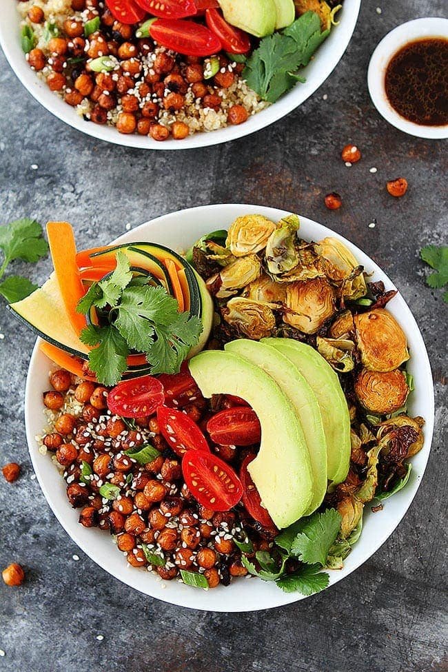 Korean BBQ Chickpea Bowls are the perfect healthy meal! Enjoy for lunch or dinner! #vegan #healthyrecipe #vegetarian #easyrecipe #bowl #chickpea Healthy Korean BBQ Chickpea Bowls