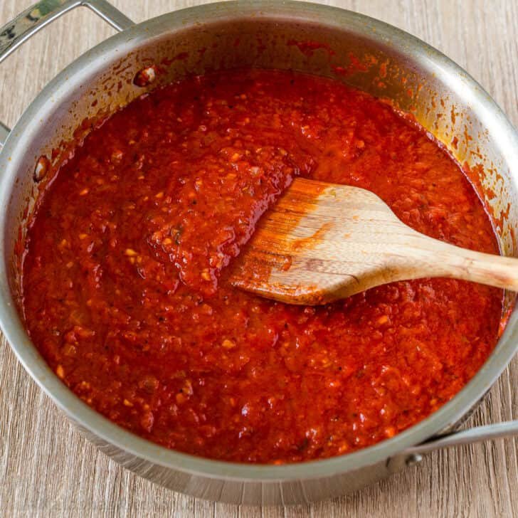 Cooking red sauce for marinara