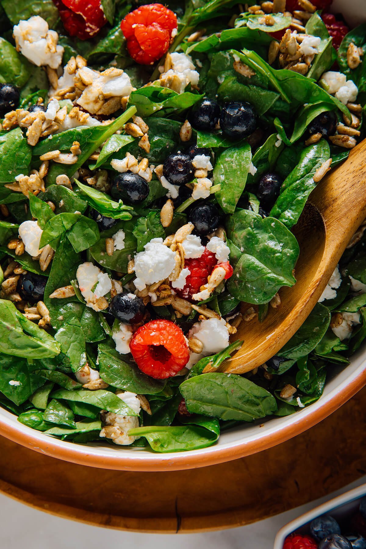 blueberry and raspberry spinach salad