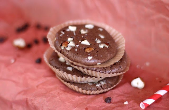 These 3-ingredient Healthy Nutella Fudge Protein Cookies are easy to make, don't require any baking, and they're refined sugar free and gluten free too! -- Healthy Dessert Recipes at the Desserts With Benefits Blog