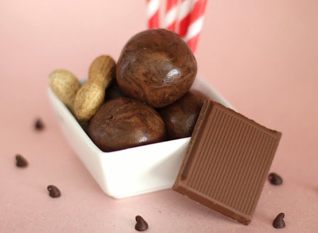 Healthy Chocolate Peanut Butter Protein Balls - Desserts with Benefits