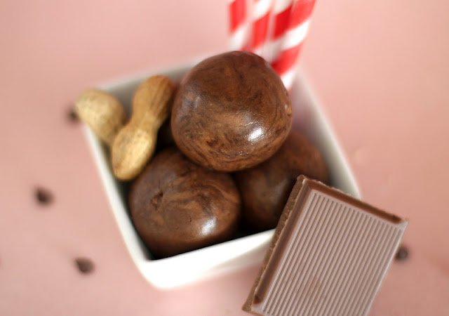Healthy Chocolate Peanut Butter Protein Balls - Desserts with Benefits