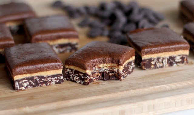 Healthy Chocolate Peanut Butter Fudge - Desserts with Benefits