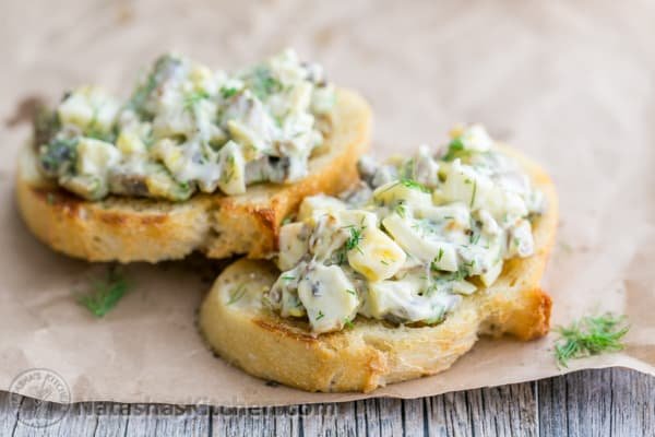 The addition of mushrooms and a flavorful dressing takes this egg salad over the top. Great lunch idea. Easy & Super Tasty! | natashaskitchen.com