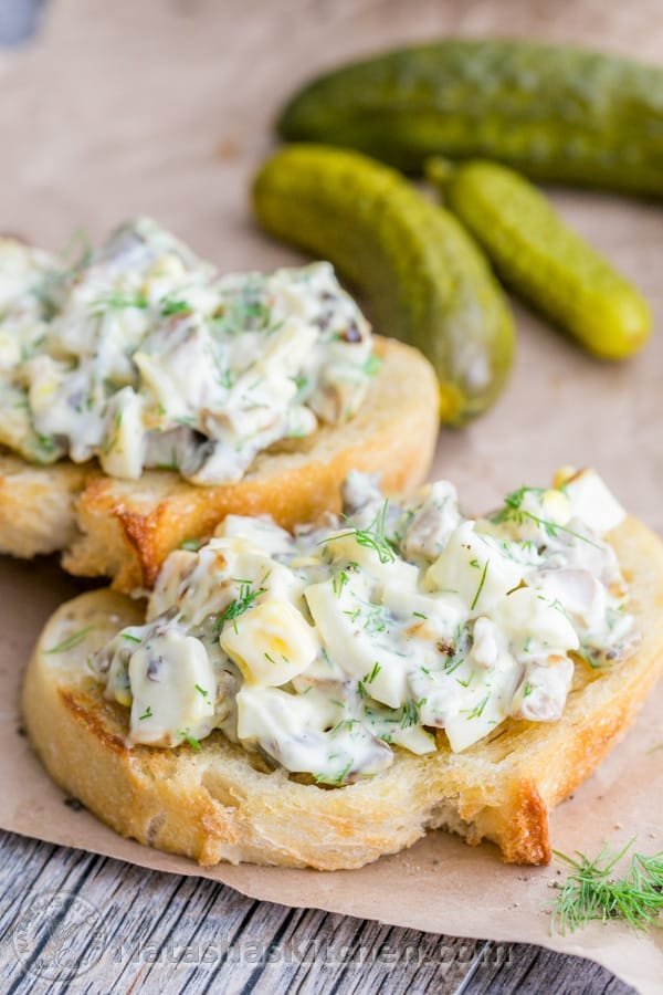 The addition of mushrooms and a flavorful dressing takes this egg salad over the top. Great lunch idea. Easy & Super Tasty! | natashaskitchen.com