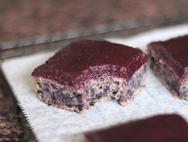 Healthy Blueberry Muffin Blondies with Blueberry Frosting (refined sugar free, low fat, gluten free, vegan) -- Healthy Dessert Recipes at Desserts With Benefits