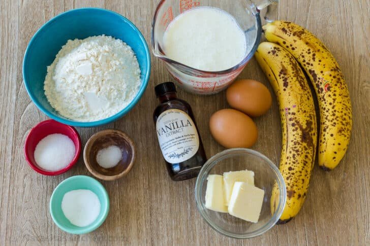 Ingredients for making banana pancakes with very ripe bananas