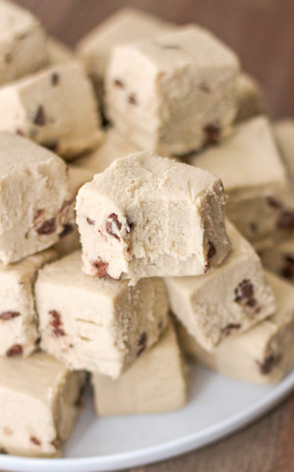 Healthy Chocolate Chip Cookie Dough Fudge (sugar free, gluten free, dairy free, vegan) - Healthy Dessert Recipes at Desserts with Benefits