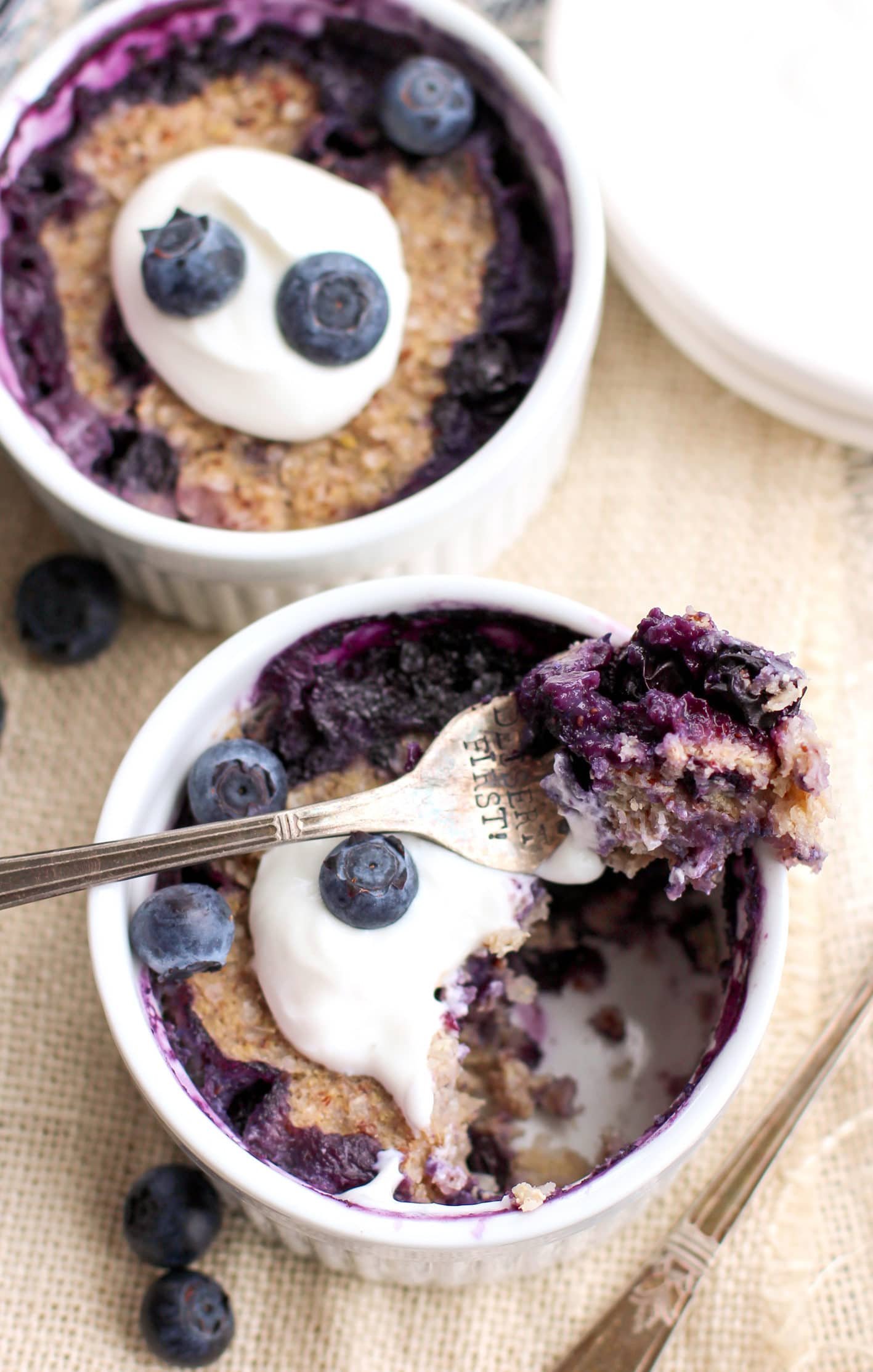 Healthy Microwaveable Blueberry Quinoa Flake Muffins (refined sugar free, low fat, high fiber, gluten free, dairy free, vegan) - Healthy Dessert Recipes at Desserts with Benefits