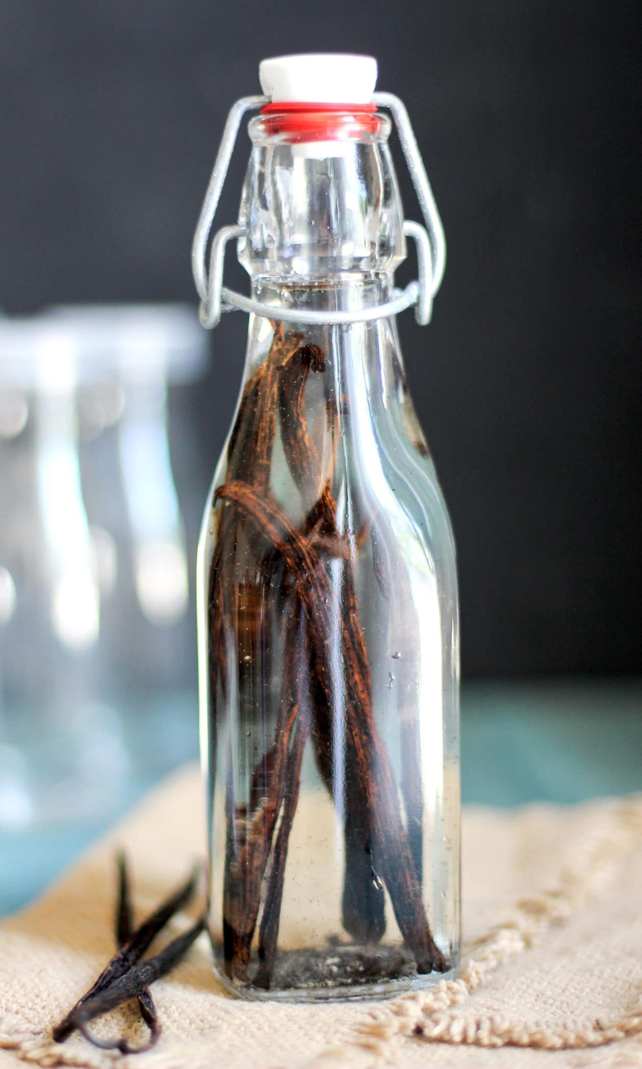 Homemade Vanilla Extract recipe -- How to Make Vanilla Extract at Home! DIY Vanilla Extract is the perfect project and gift for the baker in your life (all natural, sugar free, fat free, gluten free, vegan) - Healthy Dessert Recipes at Desserts with Benefits