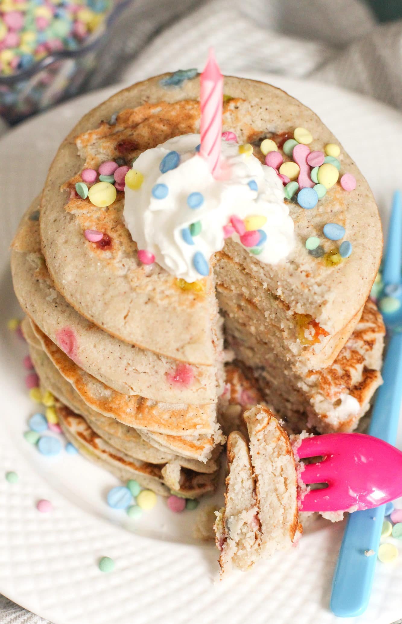 Healthy Funfetti Pancakes (all natural, refined sugar free, low fat, high protein, high fiber, gluten free and dairy free) - Healthy Dessert Recipes at Desserts with Benefits