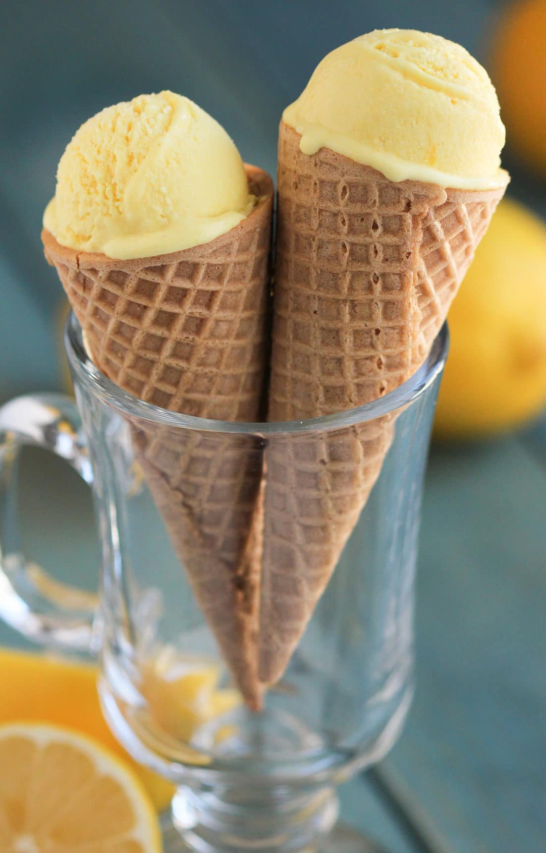 This Healthy Boozy Limoncello Frozen Yogurt recipe is creamy, tart, refreshing, and not overly sweet. It’s the perfect dessert for a delicious nightcap! You'd never know it's refined sugar free, fat free, low carb, high protein, and gluten free! Healthy Dessert Recipes at Desserts with Benefits