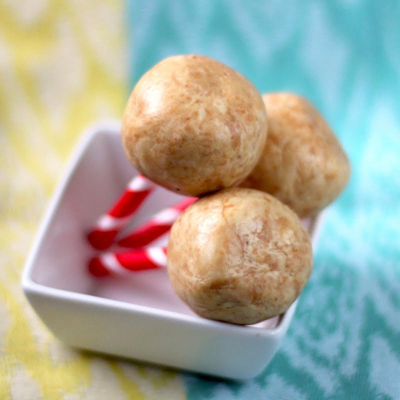 20 Healthy Desserts You Can Eat For Breakfast: 1) Healthy Peanut Butter Protein Balls (refined sugar free, gluten free, high protein) - Healthy Dessert Recipes at Desserts with Benefits