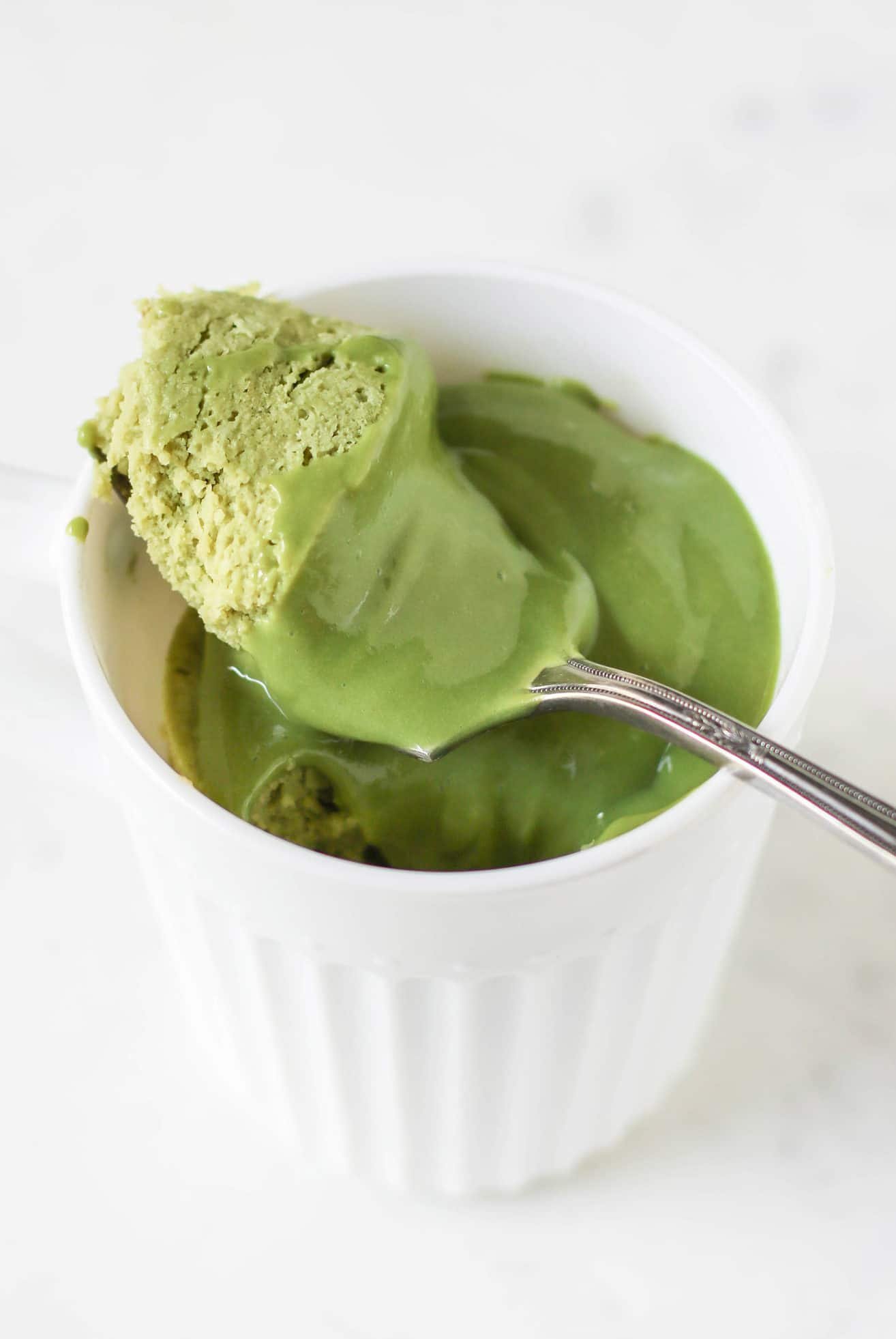 You can make this Healthy Single-Serving Matcha Microwave Cake in TWO minutes flat! This soft, springy, delicious cake makes the perfect balanced breakfast, snack, AND dessert. Plus, a Matcha Protein Frosting to top it off. This entire recipe has just 180 calories, and is sugar free, low carb, high protein, high fiber, and gluten free too! Healthy dessert recipes at the Desserts With Benefits Blog (www.DessertsWithBenefits.com)
