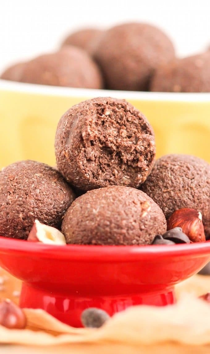 These heathy Nutella Energy Bites have got all the flavor of creamy, delicious, chocolatey, and hazelnutty Nutella, but without the excess sugar, artificial ingredients, and preservatives! These no bake bites are sugar free, dairy free, gluten free, vegan, and just 75 calories per piece! You'd NEVER know they're good for you!