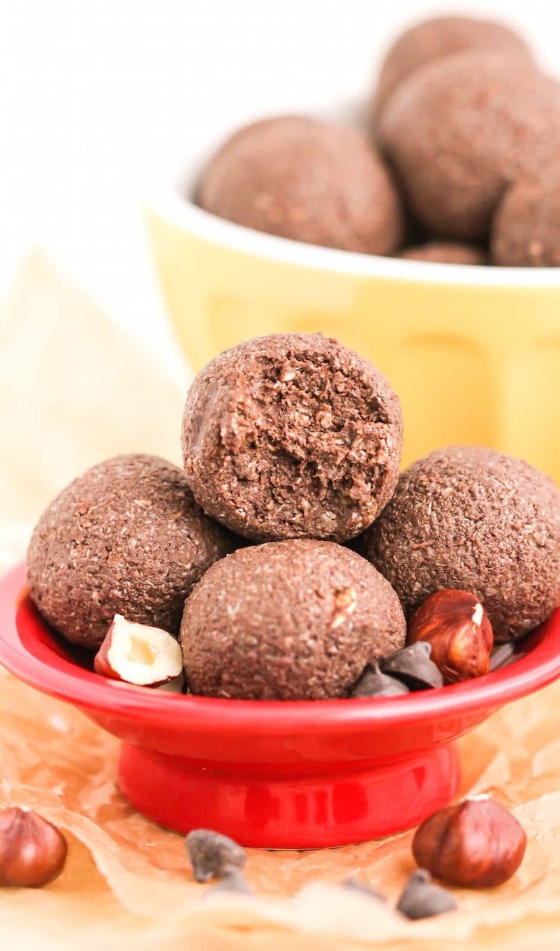These heathy Nutella Energy Bites have got all the flavor of creamy, delicious, chocolatey, and hazelnutty Nutella, but without the excess sugar, artificial ingredients, and preservatives! These no bake bites are sugar free, dairy free, gluten free, vegan, and just 75 calories per piece! You'd NEVER know they're good for you!