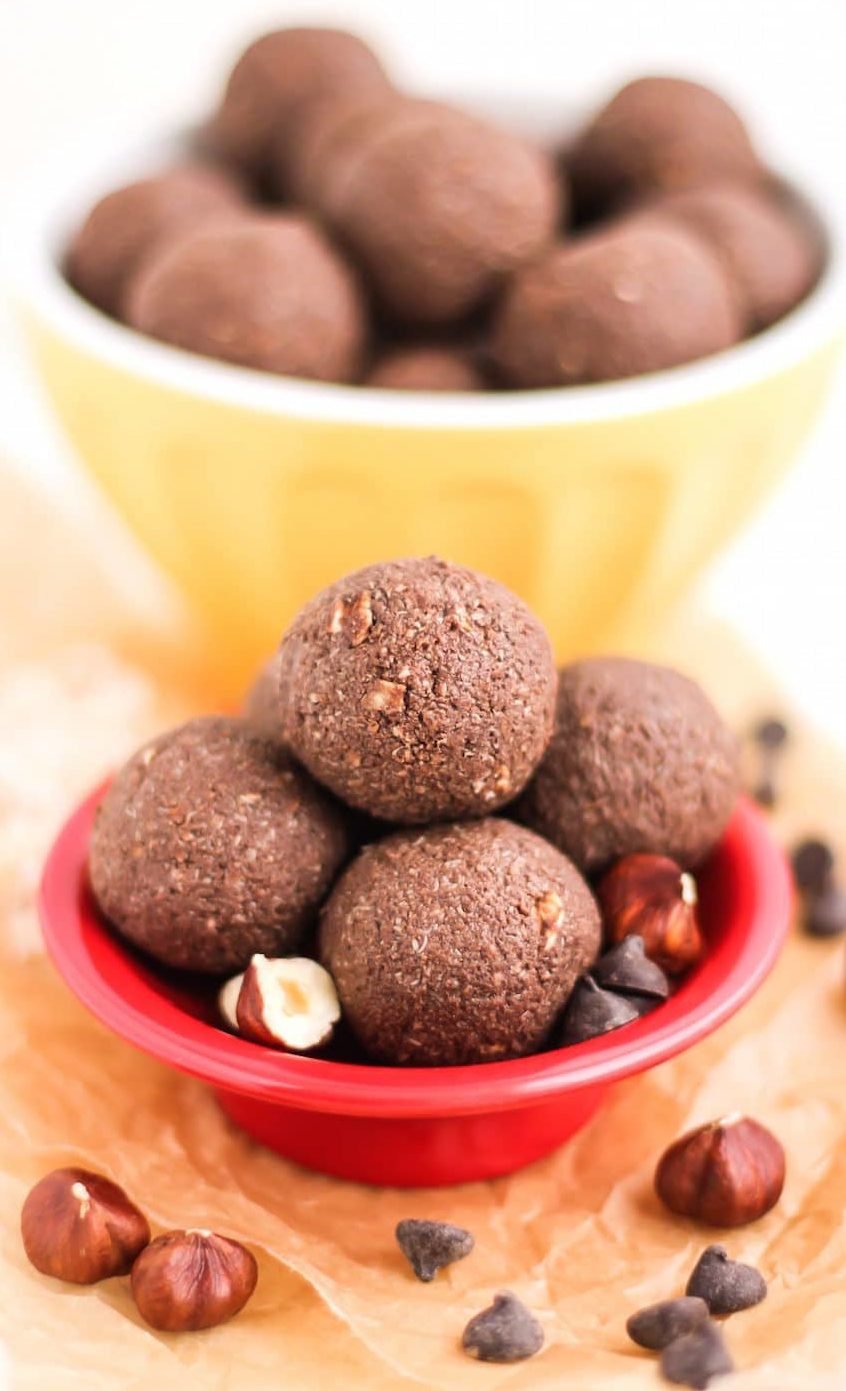 These heathy Nutella Energy Bites have got all the flavor of creamy, delicious, chocolatey, and hazelnutty Nutella, but without the excess sugar, artificial ingredients, and preservatives! These no bake bites are sugar free, dairy free, gluten free, vegan, and just 75 calories per piece! You'd NEVER know they're good for you!