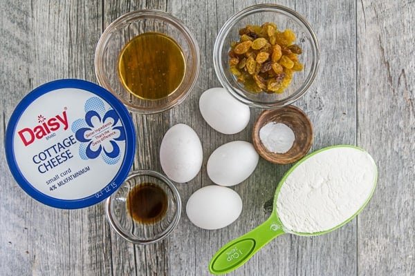 Ingredients for making pancakes with small curd cottage cheese