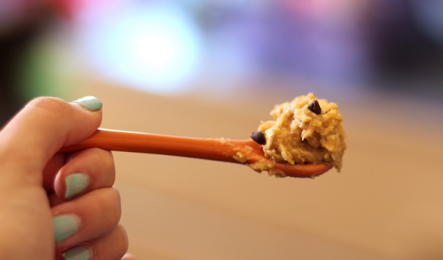This healthy Peanut Butter Oatmeal Cookie Dough is safe to eat raw and made with a secret ingredient! Eggless, gluten free, sugar free, and high protein!
